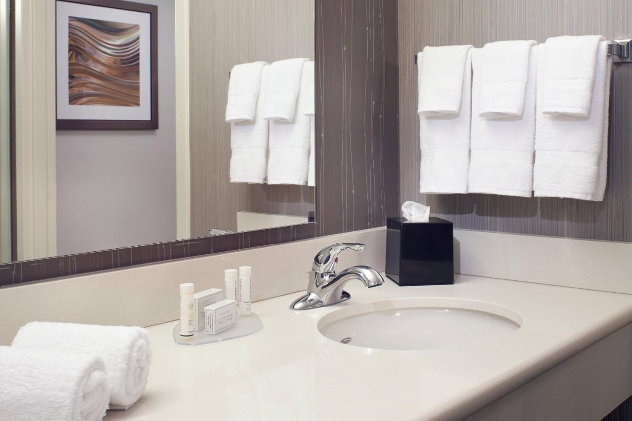 Courtyard Cleveland 3*