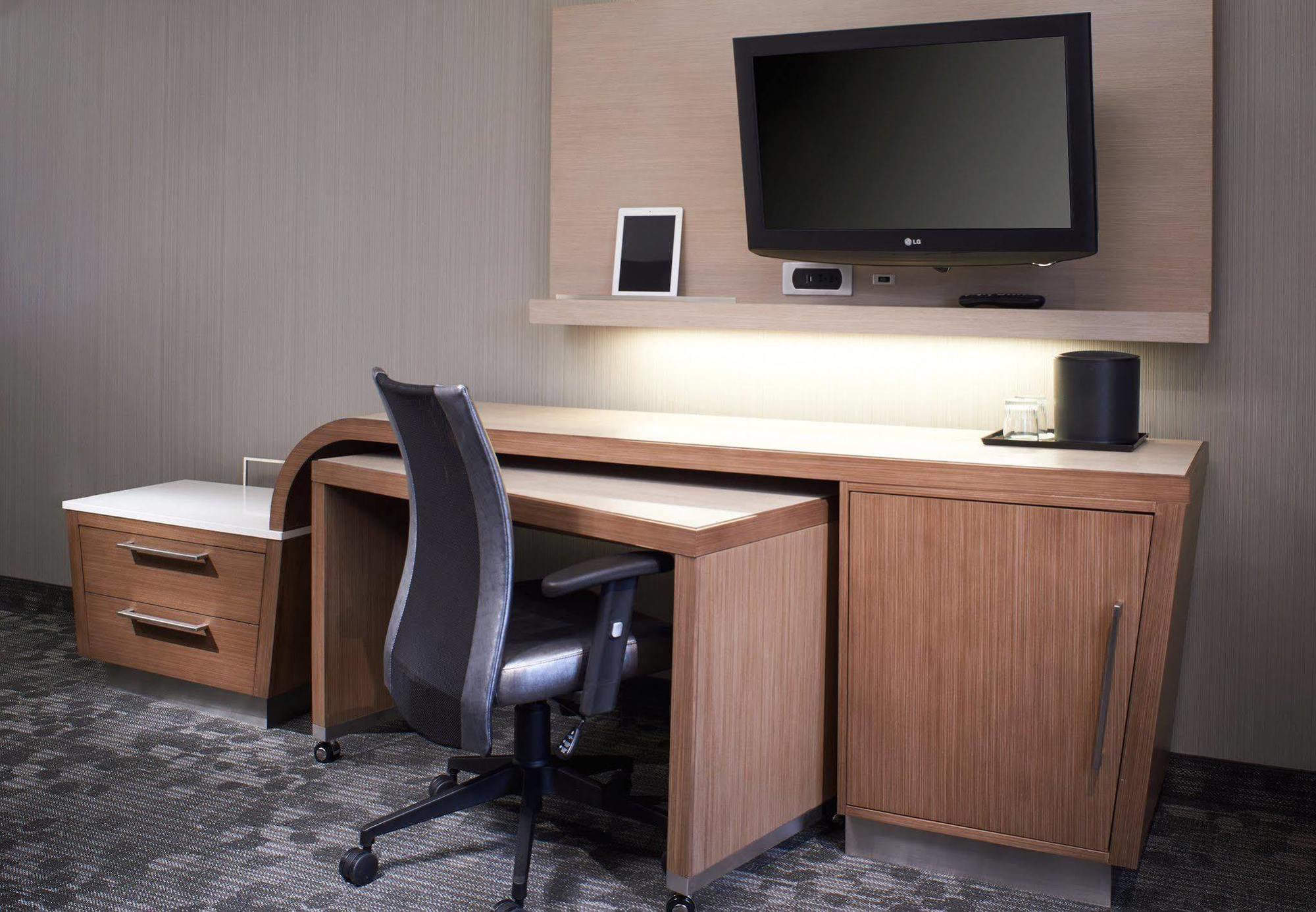 Courtyard Cleveland 3*